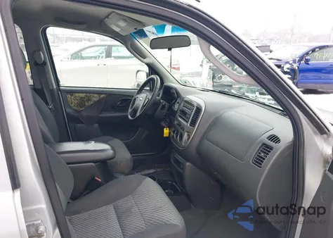 2003 Ford Escape Xlt z USA, uszkodzony, nr VIN 1FMCU93143KC35645